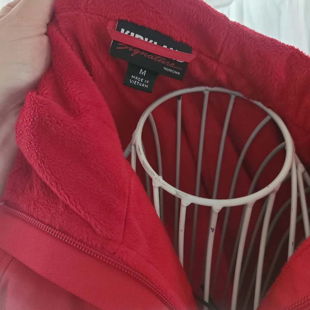 Red jacket - Picture 2 of 2